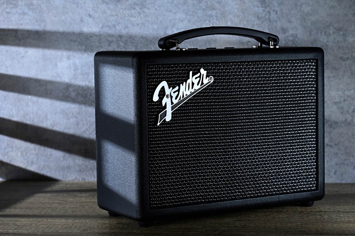 Fender 繼早前推出了 Newport 2 之後，亦將中階的 Indio 更新為 Indio 2，同樣以自家結他 Amp 造型作設計藍本，採用木製箱體，加上人手裱裝面料及面網，提供「Tolex」及「Tweed」兩種標誌性的配色，讓 Indio 2 睇得又聽得。