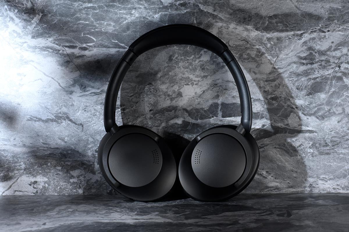 1MORE 是近年一個很有心的品牌，單是真無線耳機的推出密度，就可以叫人想像設計團隊有多完備，才可以有這樣的生產力。學而優則仕，真無線降噪耳機也出過太多了，1MORE 終於來點新嘗試。SonoFlow 是 1MORE 首次推出的主動式降噪耳罩式藍牙耳機，技術上有自家的 QuietMax 雙饋智能降噪技術，硬件上有 40mm DLC 類鑽石動圈單元，連接上連 LDAC 無損傳輸解碼都已經支援了。才第一次，第一次的產品，已教人有認真起來的感覺。