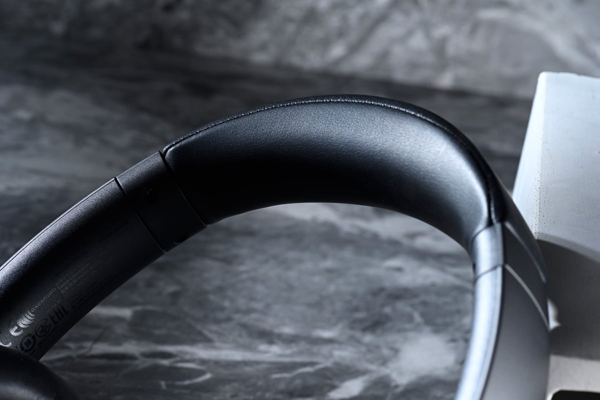1MORE 是近年一個很有心的品牌，單是真無線耳機的推出密度，就可以叫人想像設計團隊有多完備，才可以有這樣的生產力。學而優則仕，真無線降噪耳機也出過太多了，1MORE 終於來點新嘗試。SonoFlow 是 1MORE 首次推出的主動式降噪耳罩式藍牙耳機，技術上有自家的 QuietMax 雙饋智能降噪技術，硬件上有 40mm DLC 類鑽石動圈單元，連接上連 LDAC 無損傳輸解碼都已經支援了。才第一次，第一次的產品，已教人有認真起來的感覺。