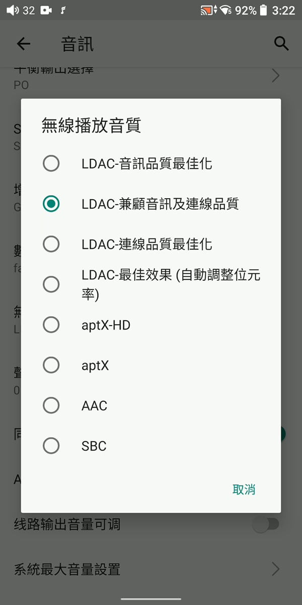 便攜 DAP 與座檯解碼耳擴之間，無論設計、規格、輸出等各個方面有時都有一定差距，不過 Fiio 推出的 M17 旗艦機，在設計的時候似乎就已經想將座檯機的強勁性能帶到便攜機當中。由解碼、耳放、增益以至耳機輸等端子，都參照座檯機而設，配合本身機甲風的造型，這部「戰艦級」DAP 的表現也超越了普通便攜 DAP 旗艦，更一口氣在日本權威 VGP 大賞當中連續奪得 3 個金賞，表現可算相當出眾。