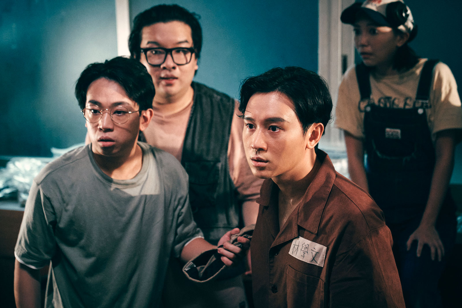 香港除了兩餸飯興起，三段式鬼片也接連有兩部公映。《失衡凶間》是「偽鬼片」，搞一大輪最後沒有鬼。《猛鬼 3 寶》是貨真價實的鬼片，真的有鬼，這是港產片還有自由拍攝的題材，全因放棄大陸市場。
香港鬼片源遠流長，得助這裡中西文化交匯，兩方的鬼共冶一爐，神父驅魔與茅山師傅作法可以共存；鬼片又能與時並進，加入科技元素，如虛擬網絡世界產生的鬼。
以系列形式出現的鬼片，最長情的是《陰陽路》系列，1997 年首次出現，一直拍到 2003 年，共拍了 19 集（2017 年邱禮濤拍了《常在你左右》，紀念《陰陽路》20 周年），當中不少採用多部短片組合而成，後期有些作品以網絡電影形式推出，或直接發行影碟，水準參差。2013 年有《李碧華鬼魅系列》，分為《迷離夜》及《奇幻夜》，也是多段故事的形式。
因為商業原因，香港有鬼鬼片產量大不如前，近年令人印象較深刻的是《救殭清道夫》和《今晚打喪屍》，或近期一點的《鬼同你住》，票房都不太理想。
說了這麼多題外話，無非想說，香港有鬼鬼片買少見少，堅持開拍的投資者都需要有莫大的勇氣。