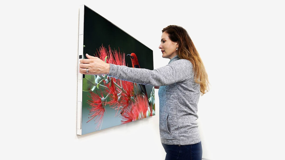今年的美國 CES 2023 消費電子展終於完全復常，展會上最矚目的是依然電視和電腦產品，繼上年的 QD-OLED 新技術之後，今年各大品牌都主力將 OLED 的亮度進一步提升，讓日光之下的觀影體驗更好。另外也有不少具創意的新技術，包括支援無線影音傳輸的電視、支援高達 21 聲道的 Soundbar 等等，相當吸引。
