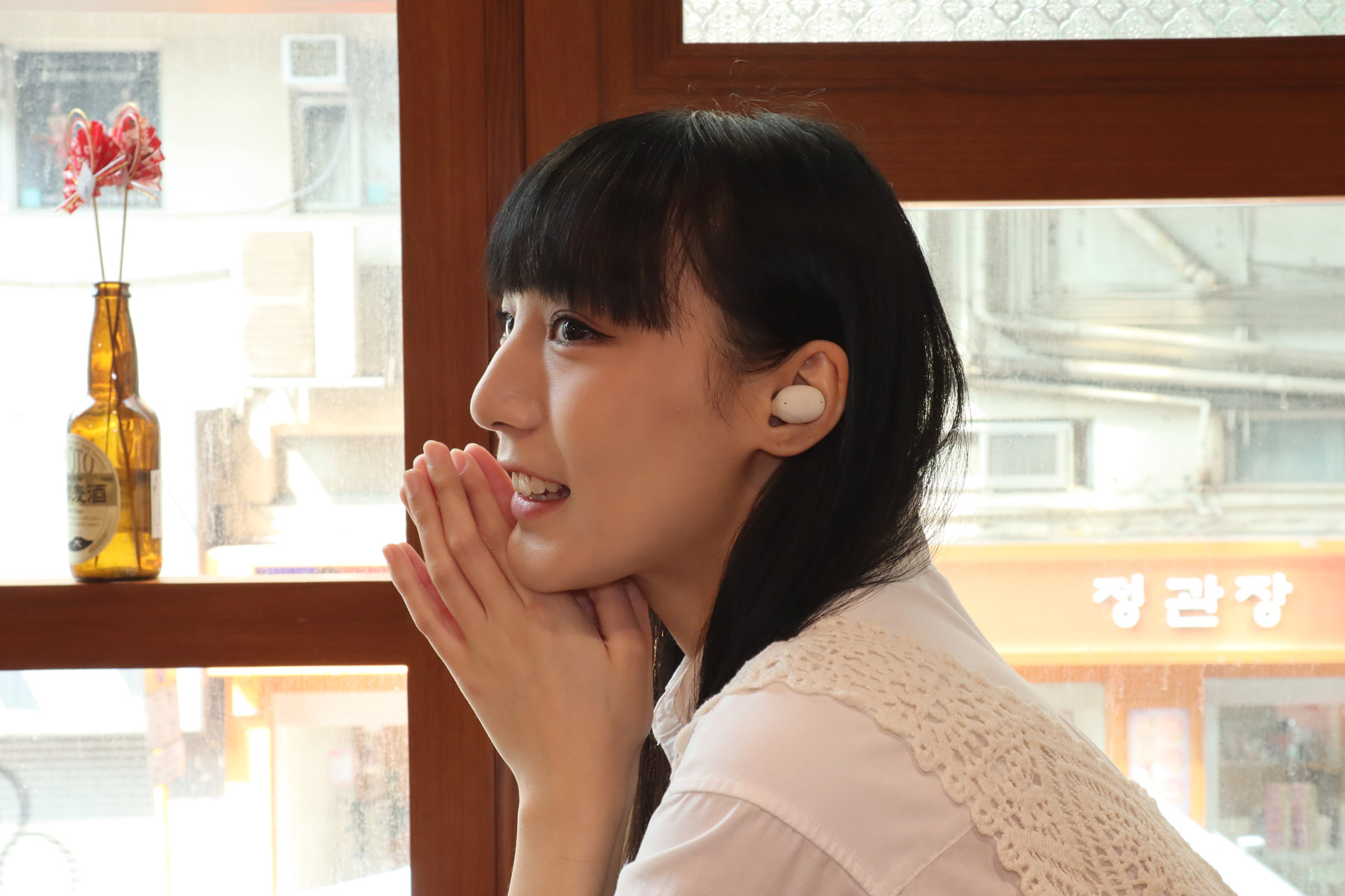 ag 短短成立 4 年，已成為日本國民心目中數一數二的受歡迎品牌。繼 PITA、COTSUBU 之後，最新推出的 UZURA 採用 3D 蛋形設計，提供更舒適的佩戴體驗。