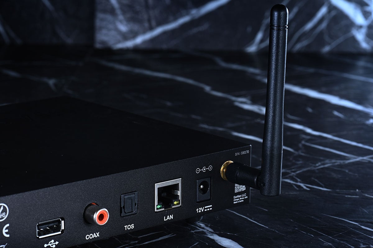 自從之前視聽展亮相之後，EarMen 推出的 Stack 迷你耳機 Hi-Fi 組合就吸引了不少用家注意。小巧精緻的設計，可以讓用家靈活配搭同時整齊劃一的外形，仿似將傳統 Hi-Fi 音響微縮之後放在桌面使用。單是外形已經相當有吸引力，至於功能和音效表現，今次就同大家詳細測試一下。