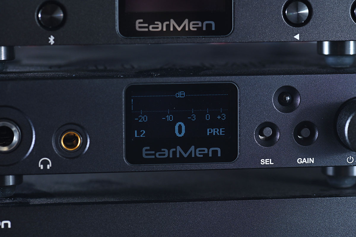 自從之前視聽展亮相之後，EarMen 推出的 Stack 迷你耳機 Hi-Fi 組合就吸引了不少用家注意。小巧精緻的設計，可以讓用家靈活配搭同時整齊劃一的外形，仿似將傳統 Hi-Fi 音響微縮之後放在桌面使用。單是外形已經相當有吸引力，至於功能和音效表現，今次就同大家詳細測試一下。