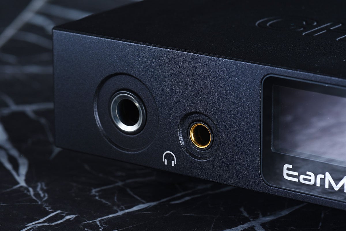 自從之前視聽展亮相之後，EarMen 推出的 Stack 迷你耳機 Hi-Fi 組合就吸引了不少用家注意。小巧精緻的設計，可以讓用家靈活配搭同時整齊劃一的外形，仿似將傳統 Hi-Fi 音響微縮之後放在桌面使用。單是外形已經相當有吸引力，至於功能和音效表現，今次就同大家詳細測試一下。
