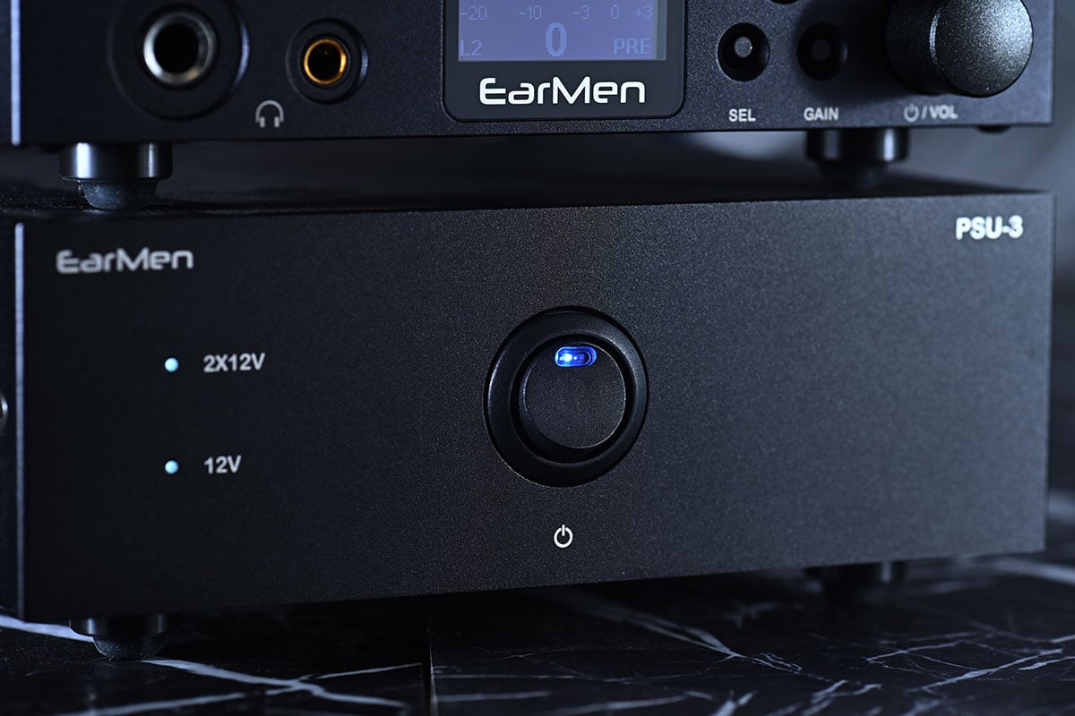 自從之前視聽展亮相之後，EarMen 推出的 Stack 迷你耳機 Hi-Fi 組合就吸引了不少用家注意。小巧精緻的設計，可以讓用家靈活配搭同時整齊劃一的外形，仿似將傳統 Hi-Fi 音響微縮之後放在桌面使用。單是外形已經相當有吸引力，至於功能和音效表現，今次就同大家詳細測試一下。