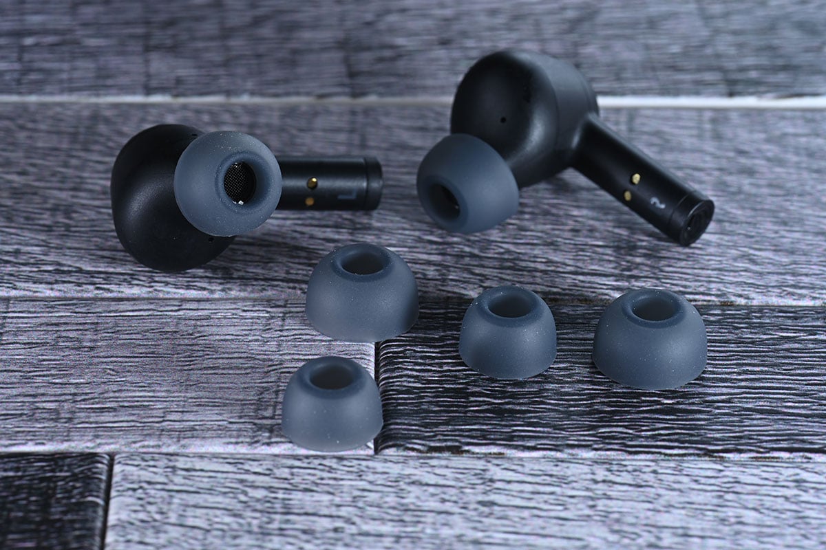 Belkin 最新推出的 SOUNDFORM Pulse 屬於自家中階真無線耳機系列，延續了 Belkin 一向功能豐富的優點，除了採用 12mm 動圈單元、具備 ANC 降噪、IPX5 防水、7 小時電量、無線充電等規格之外，還支援多點連接、在兩個裝置之間無縫切換，更可通過 SOUNDFORM App 設定 EQ 等各種功能，相當實用。