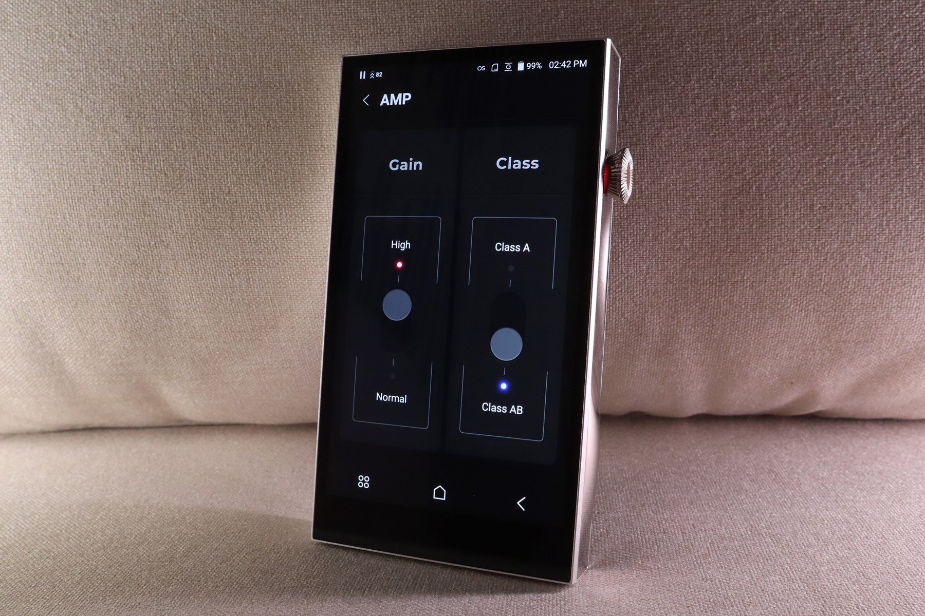 韓國品牌 Astell&Kern 最近推出了 A&norma 系列播放器 SR35，以及自家開發的耳機作品第 2 代 AK Zero2，兩者均傳承系列精神，並加入創新的設計，主打入門市場，讓初次接觸個人音頻設備的用家有更好的選擇。