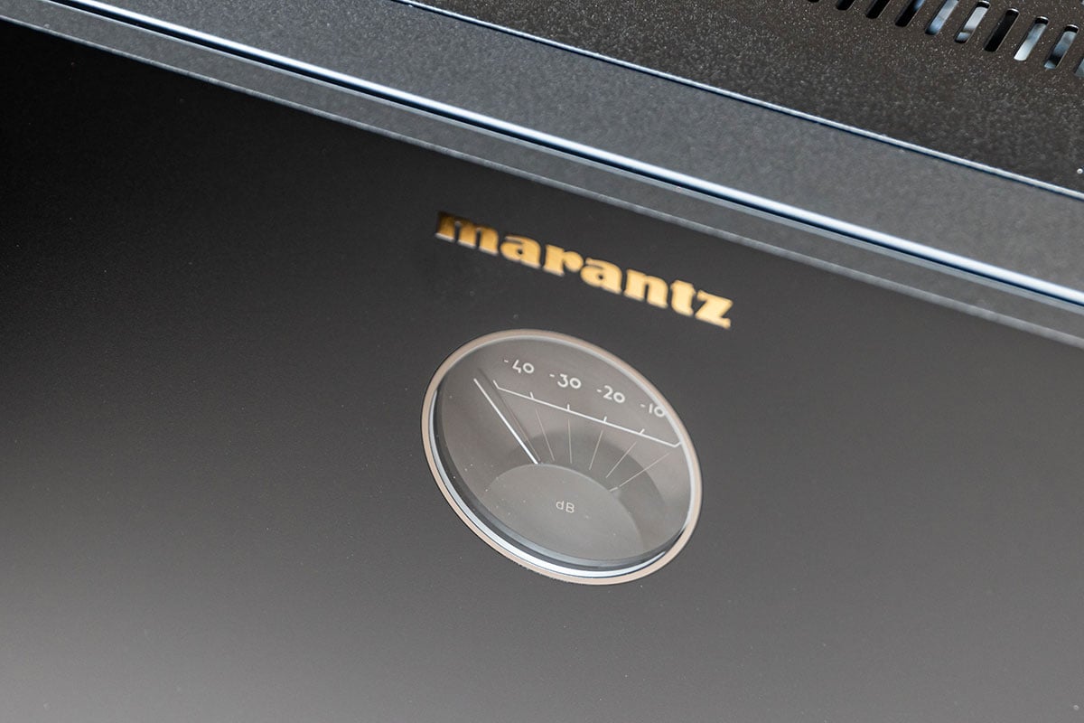 Marantz 今年的全新 AV 擴音機除了外形和型號大改之外，也帶來了不少升級。旗艦型號 AV 10 前級和 AMP 10 後級更加相當有驚喜，後者首次引入了多達 16 聲道放大，配搭前級的 15.4 聲道處理，直接就可以享受到家用最終極的 15.4 聲道輸出。新機更支援了付費的 Dirac Live 自動音場校正，今次都會實試一下表現；預告一下，效果十分突出。