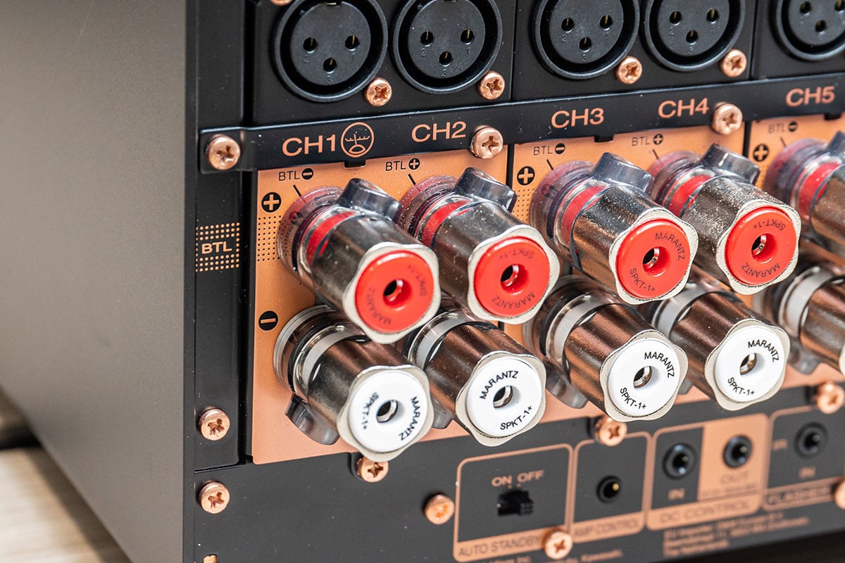 Marantz 今年的全新 AV 擴音機除了外形和型號大改之外，也帶來了不少升級。旗艦型號 AV 10 前級和 AMP 10 後級更加相當有驚喜，後者首次引入了多達 16 聲道放大，配搭前級的 15.4 聲道處理，直接就可以享受到家用最終極的 15.4 聲道輸出。新機更支援了付費的 Dirac Live 自動音場校正，今次都會實試一下表現；預告一下，效果十分突出。