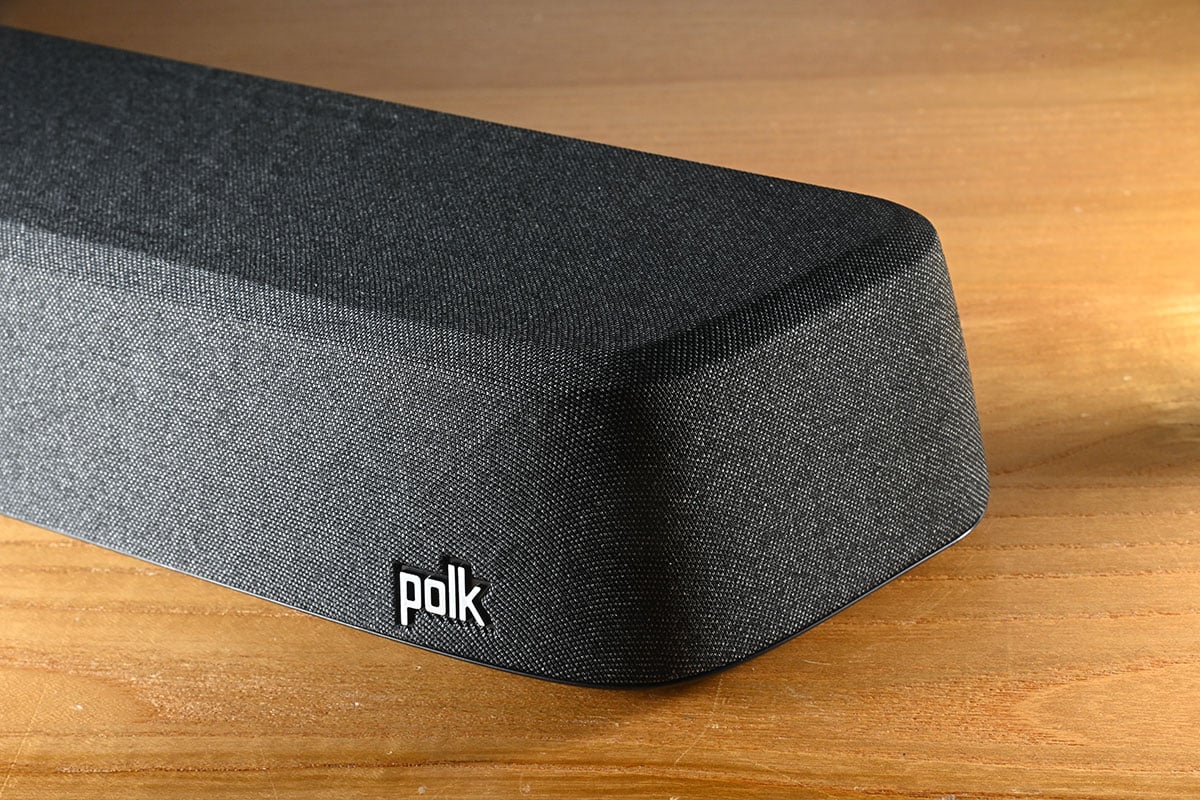 Polk Audio 的 Soundbar 系列由入門到高階的選擇都相當豐富，今次測試的 MagniFi MAX AX SR 則是 Polk 最新的旗艦型號，有齊專利 SDA 技術、向上發聲單元、無線後置、10 吋超低音，提供 7.1.2 聲道的 Dolby Atmos 音效輸出，規格和功能都相當全面，而售價也只需 7,000 元左右。