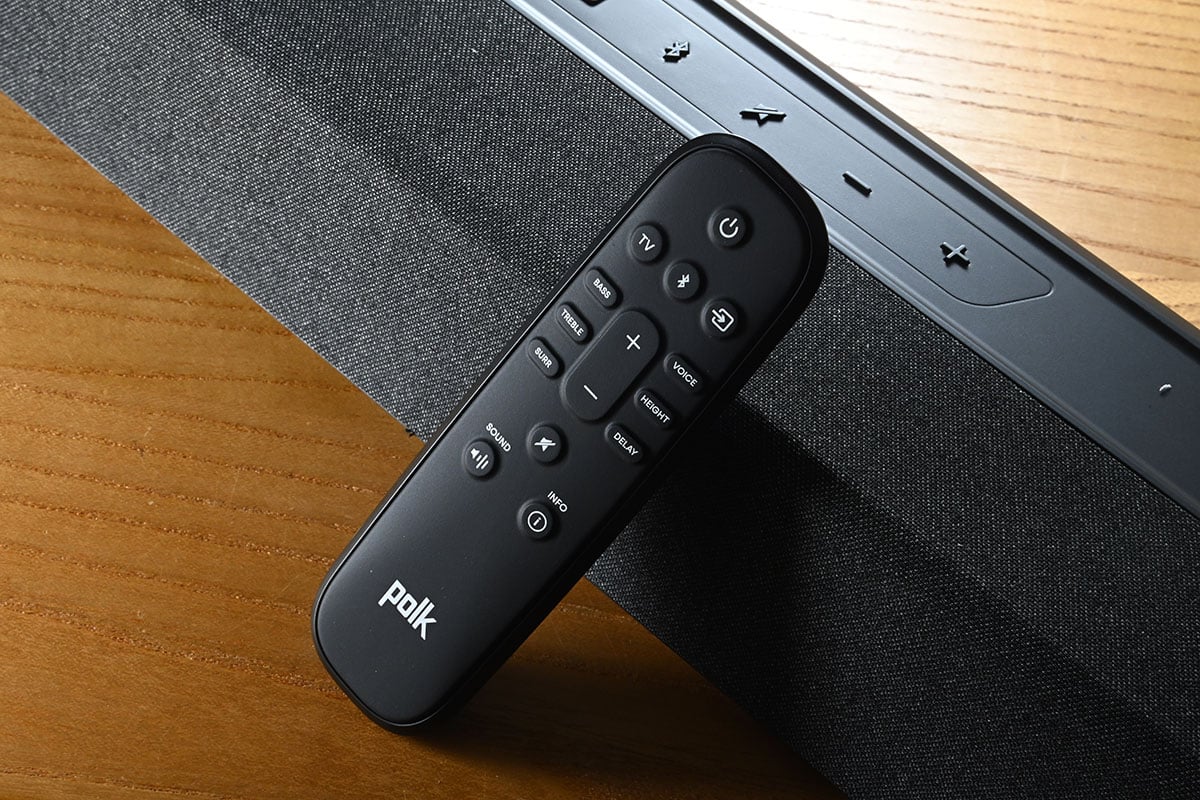 Polk Audio 的 Soundbar 系列由入門到高階的選擇都相當豐富，今次測試的 MagniFi MAX AX SR 則是 Polk 最新的旗艦型號，有齊專利 SDA 技術、向上發聲單元、無線後置、10 吋超低音，提供 7.1.2 聲道的 Dolby Atmos 音效輸出，規格和功能都相當全面，而售價也只需 7,000 元左右。