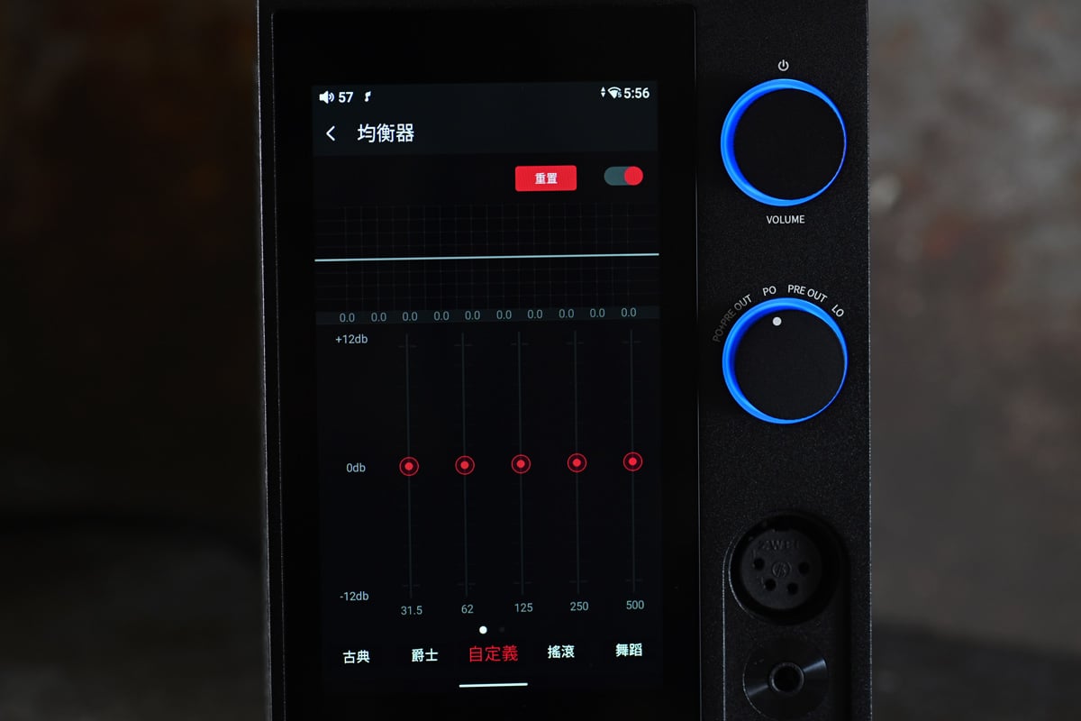 Fiio 是乘著耳機風潮一路乘勢而上的 Head-Fi 品牌，從隨身的 DAP 開始，一步一步的推出高階的音樂播放器，繼而推展到其他的桌面解碼耳擴等，近日更推出了座檯型的音樂播放裝置 Fiio R7，有著單品家庭 Hi-Fi 器材的氣息，可見 Fiio 在音響上的宏圖。