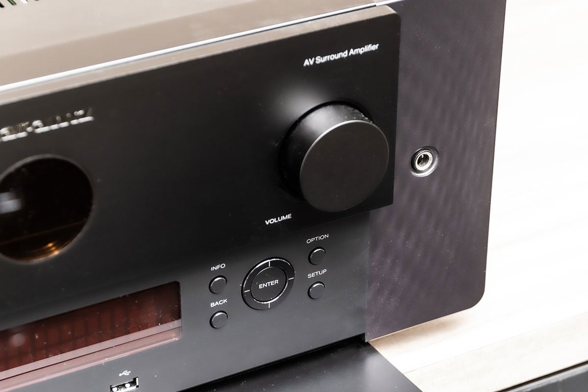 之前同大家測試過 Marantz 最新旗艦前後級 AV 10 和 AMP 10，表現的確一流，可算是其中一套最強家庭影院系統。當然，大部分用家都未必有這個預算和需要，如果要揀一體合併機的話，Marantz 新系列當中還有暫時最高階的 CINEMA 40。9.4 聲道輸出，支援 Dolby Atmos 以至 Auro-3D，還有 Dirac Live 可付費升級，依然足以提供相當全面的音效，今次就同大家測試一下。