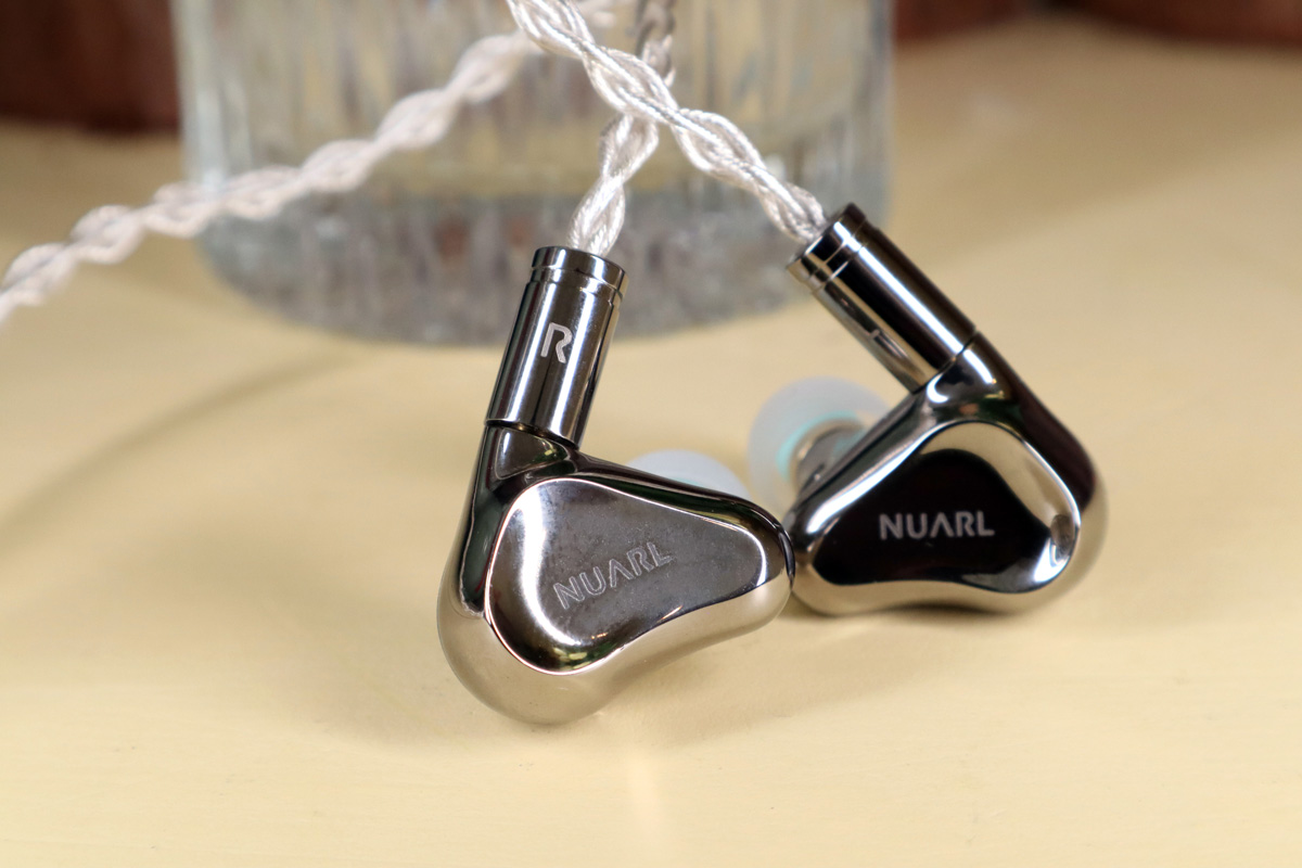日本品牌 NUARL 的 mini 系列真無線耳機向來以輕巧便攜作賣點，繼熱賣款式 N6 mini 及 N6 mini2 之後，近日再推出了新型號 mini3，延續輕巧時尚、佩戴舒適之外，在功能及音質上都有明顯的提升。