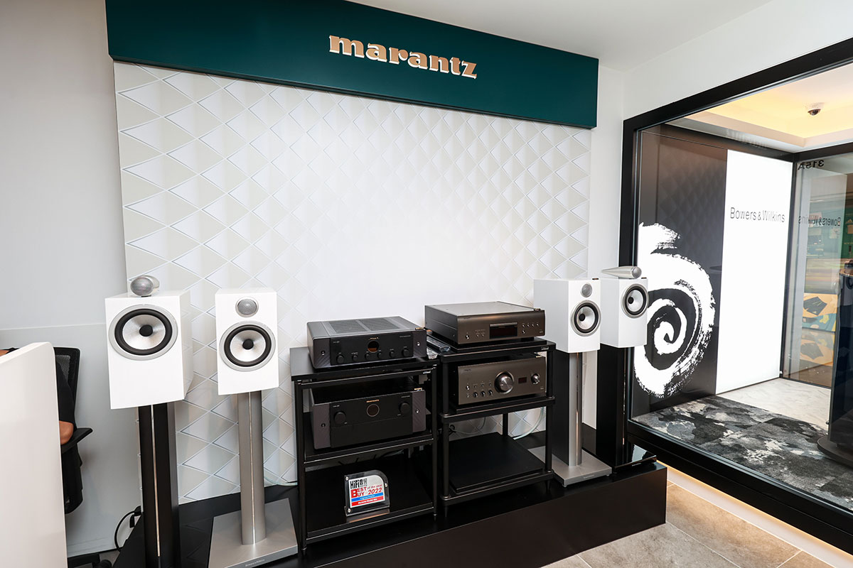 位於尖沙咀海港城海洋中心 315A 的 Sound United Experience Shop，正式更名為「Bowers & Wilkins Experience Shop（體驗店）」，為了隆重其事，更特別展示了首次在亞洲地區亮相的 B&W 傳奇喇叭 Nautilus 鸚鵡螺 30 周年紀念版喇叭，而且大家在稍後 8 月 11 至 13 日舉行的灣仔會展視聽展內也可以親身試聽得到。