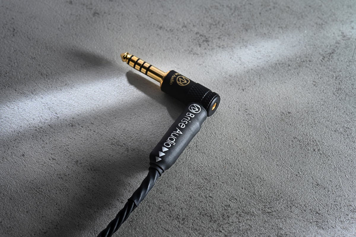 Brise Audio 的 BSEP（Brise Audio Special Earphone Product）系列耳機線是專為特定耳機而設計，之前為 Sennheiser 的 IE 900 及 IE 600 推出過 BSEP 耳機線後，今次評測的 BSEP for Z1R 就是針對 Sony IER-Z1R 而調聲，先賣個關子，出來的聲音有終極升級的感覺。