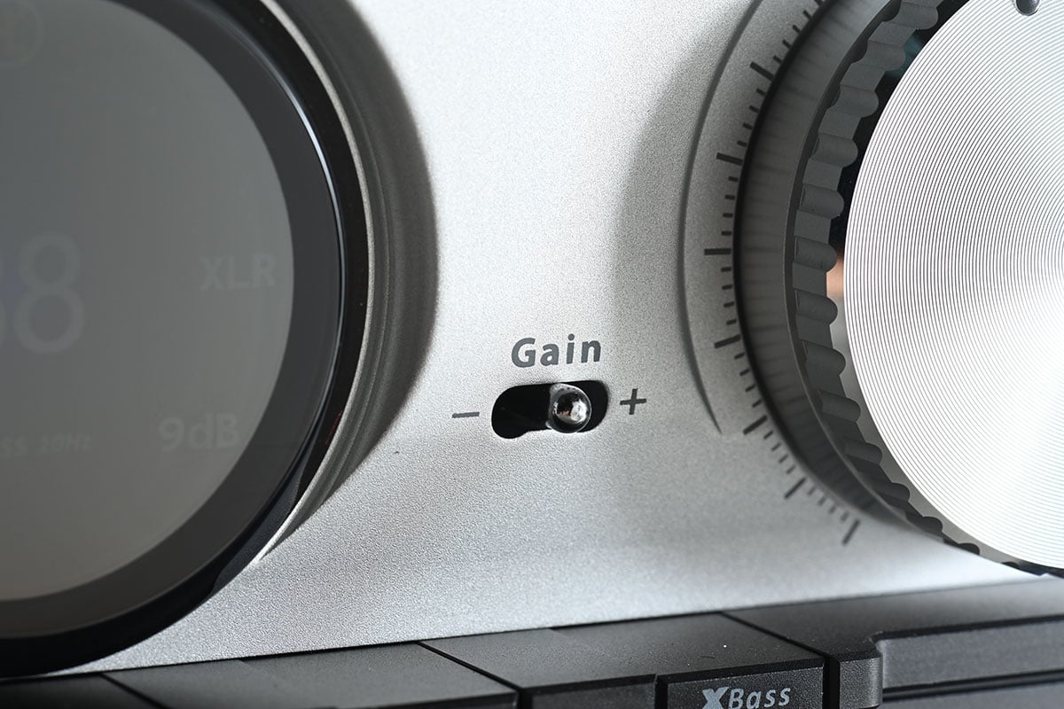 iFi 除了入門系列實惠靚聲之外，近年也相當積極拓展高階系列的產品線，Neo Stream、Pro iCAN Signature 等都叫好叫座。今次最新推出的 iCAN Phantom 則是旗艦耳擴系列，可說是將 iFi 現時最強技術、最豐富功能集於一身，而且配搭不同耳機可以變化出無數種不同調聲組合效果。