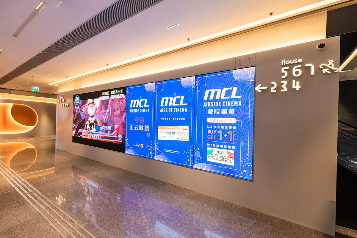 最近 MCL 不斷有新戲院進駐各區，繼之前尖沙咀 MCL The One、與英皇影院集團合作的大圍圍坊英皇戲院 Plus+ 後，今次 MCL 院線第 17 名成員「MCL AIRSIDE 戲院」也在今天登陸啟德 AIRSIDE 商場，九龍區的朋友又多一間新戲院選擇。當中 1 院更是 LUXE 超巨幕影院，而全部院線均採用了 NEC 4K Laser 投影系統。