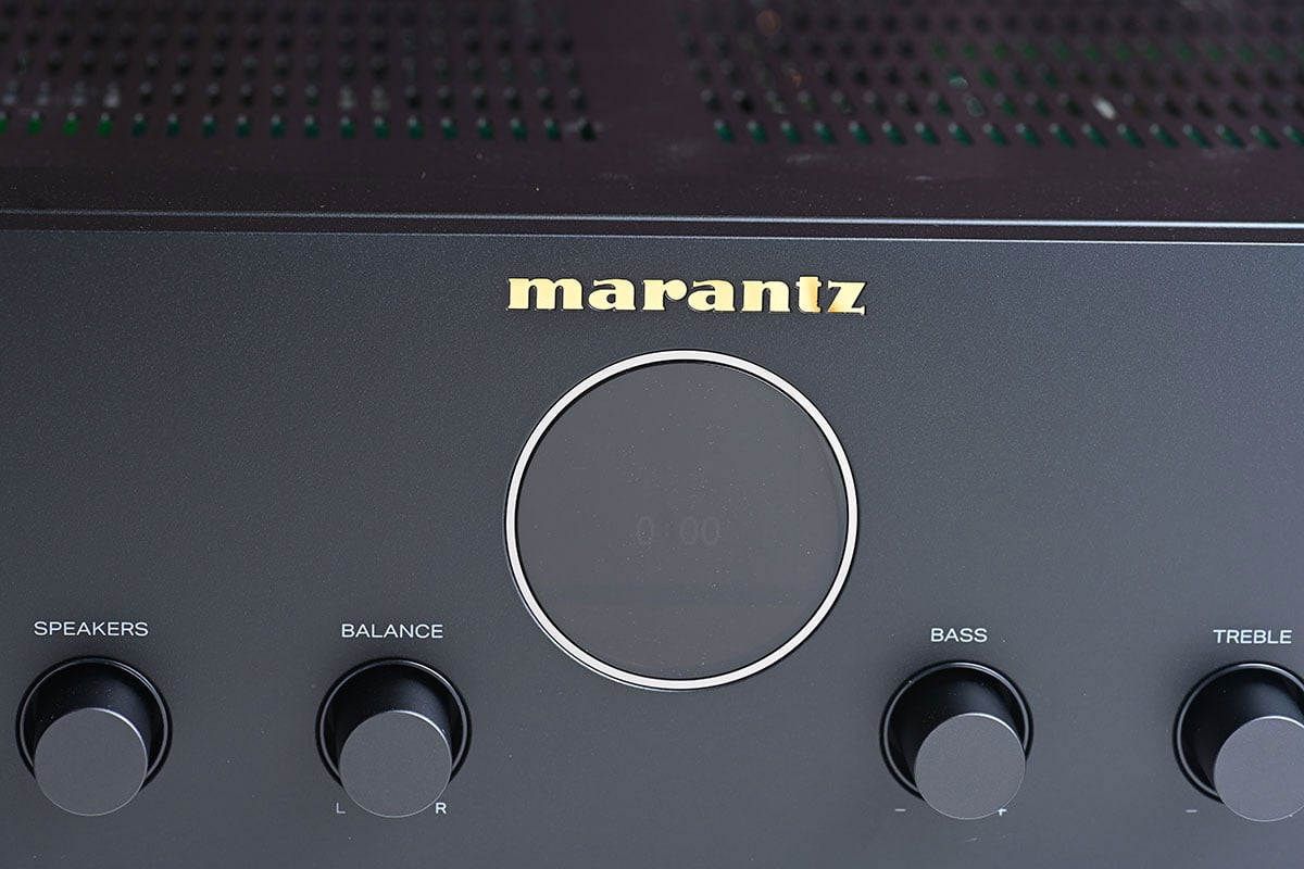 Marantz 之前在 MODEL 30、SACD 30n 開始改用了全新外形，而影音擴音機除了外形之外，型號也改為「Cinema」系列，同時不斷引入新的設計和功能。今次最新推出的 STEREO 70s 也是全新型號，首次以「Stereo」命名。本身是兩聲道網絡擴音機，不過就配備多達 6 入 1 出 HDMI，融入更多影音元素，滿足主力聽歌、同時又有影音需要的用家。