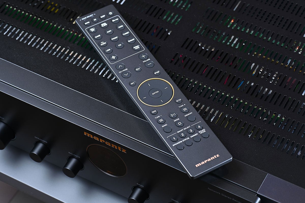 Marantz 之前在 MODEL 30、SACD 30n 開始改用了全新外形，而影音擴音機除了外形之外，型號也改為「Cinema」系列，同時不斷引入新的設計和功能。今次最新推出的 STEREO 70s 也是全新型號，首次以「Stereo」命名。本身是兩聲道網絡擴音機，不過就配備多達 6 入 1 出 HDMI，融入更多影音元素，滿足主力聽歌、同時又有影音需要的用家。