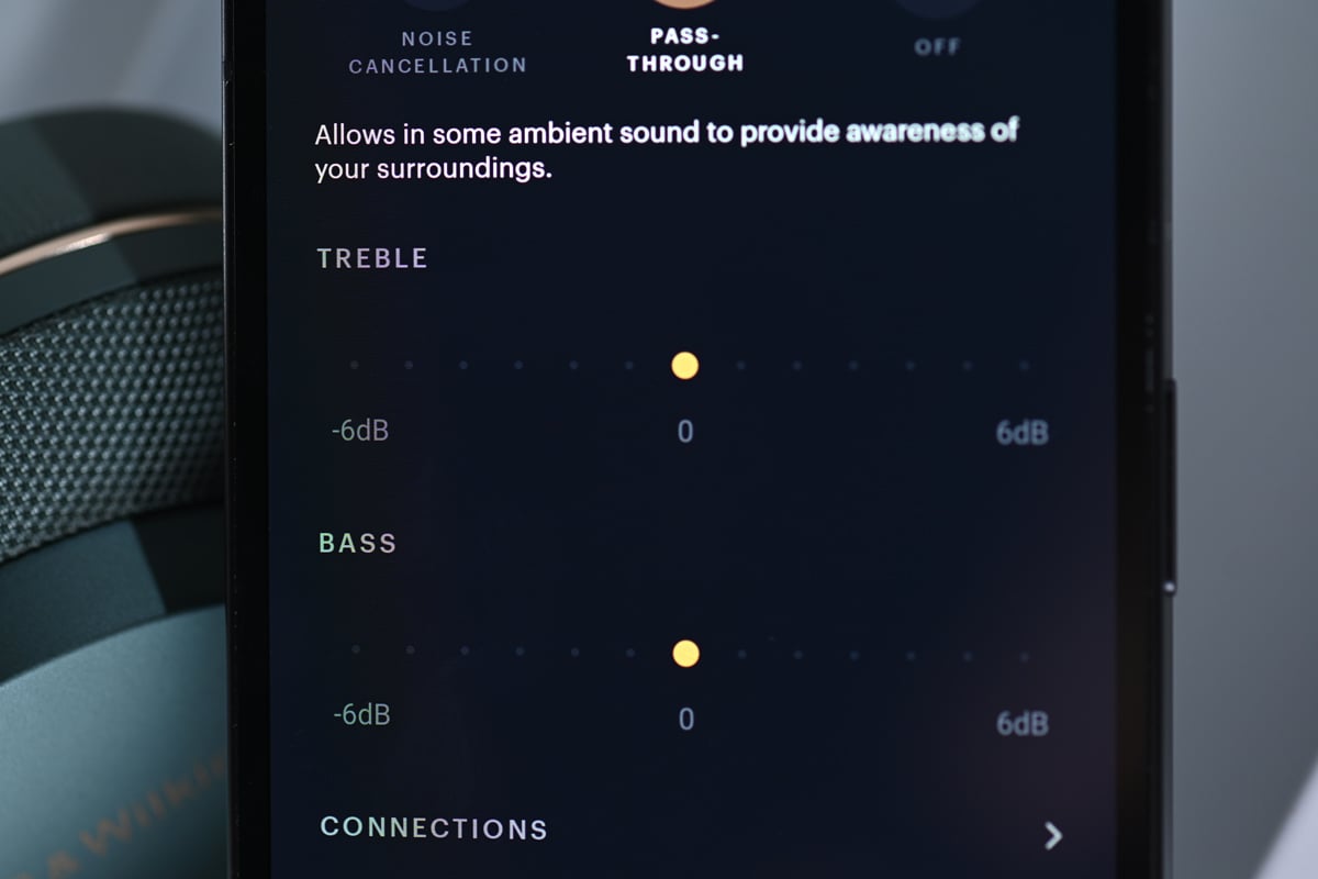 Bowers & Wilkins 去年推出了 Px7 的升級機 Px7 S2，估不到只有一年時間就加推 Px7 S2e，型號上「e」代表著 evolved 的意思，即是進化版。驟眼看其外形好似沒有分別，但其實在佩戴感、降噪效能，以至音質表現都有不少進步。