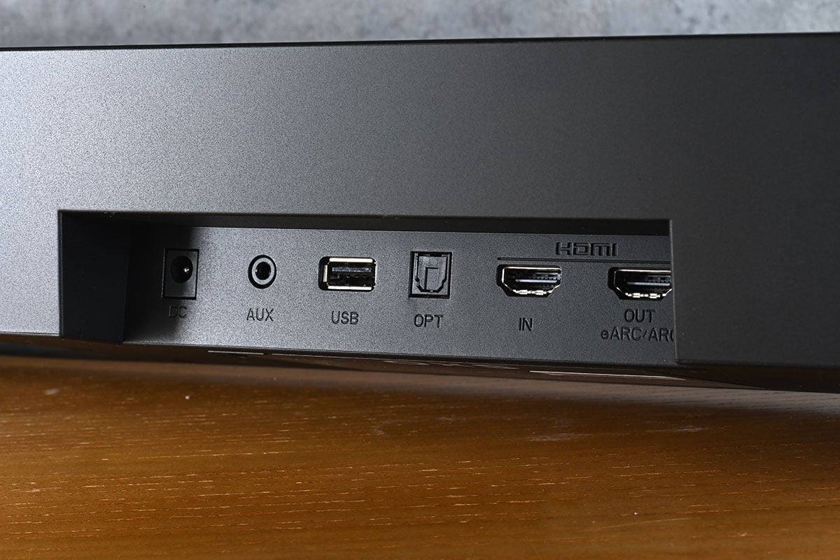 OXS 是美國新晉的影音品牌，兩款 Soundbar 產品 S5、S3 一推出已經獲得不錯的口碑，早前亦已正式登陸香港。今次借到手測試的是較高階的 S5，具備了 3.1.2 聲道輸出、真正支援 Dolby Atmos 音效，最重要是一體式慳位設計，比較適合香港家居。