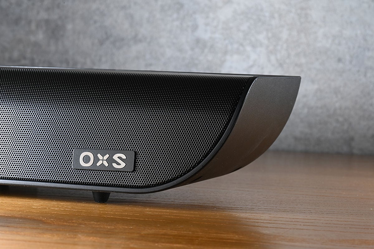 OXS 是美國新晉的影音品牌，兩款 Soundbar 產品 S5、S3 一推出已經獲得不錯的口碑，早前亦已正式登陸香港。今次借到手測試的是較高階的 S5，具備了 3.1.2 聲道輸出、真正支援 Dolby Atmos 音效，最重要是一體式慳位設計，比較適合香港家居。