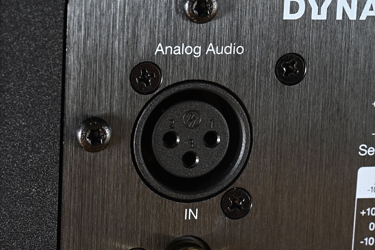 近年有不少朋友都喜歡在桌面組建一套音響系統聽歌，主動式鑑聽喇叭就是最常見的選擇之一，不過這類產品通常為錄音室而設，太過精細銳利的音色未必適合長時間聽歌。今次借到手測試的 LYD 7 就是丹麥音響名廠 Dynaudio 推出的主動式鑑聽喇叭，究竟有豐富的音響經驗和技術加持，LYD 7 的表現又和普通鑑聽喇叭有甚麼不一樣？