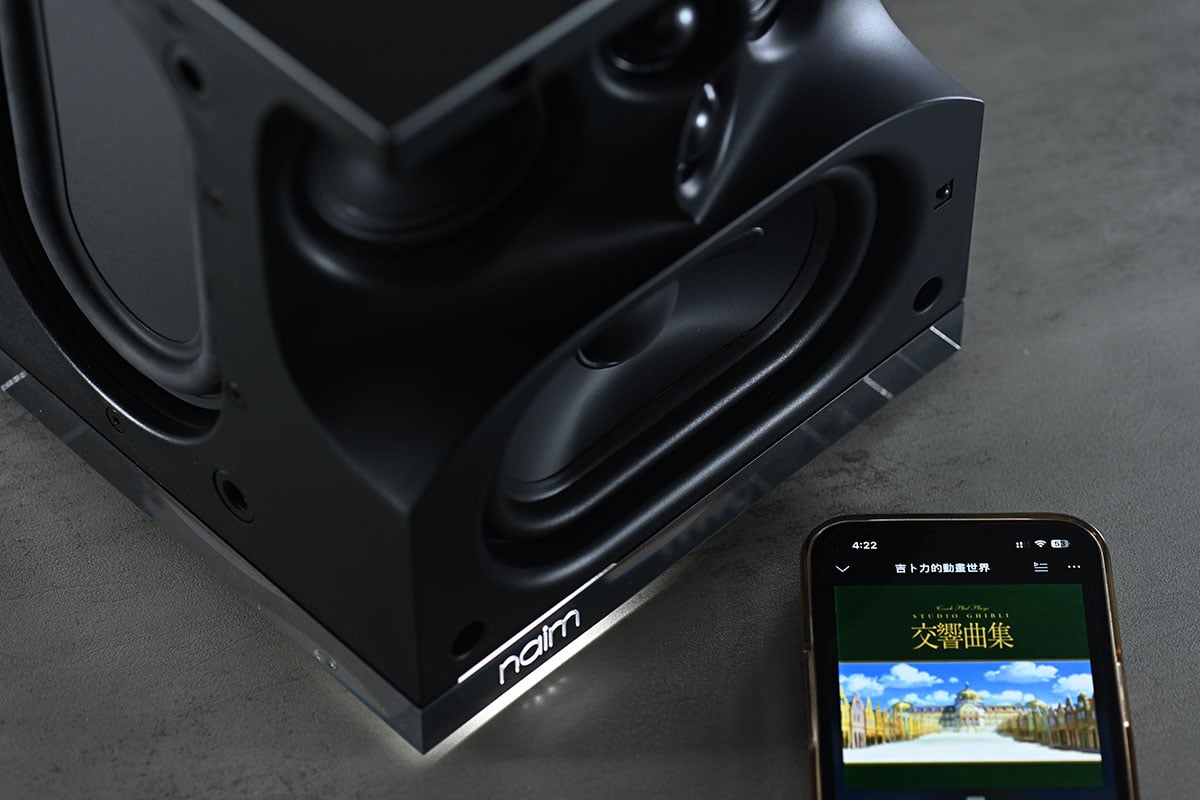 英國 Naim Audio 推出的 Mu-so 系列網絡串流喇叭，集音質、設計和功能於一身，自從推出以來一直都相當受歡迎，可算是音響名廠推出家用一體式喇叭早期最成功的例子之一。今次借到手測試的第二代 Mu-so、Mu-so Qb 在前作之上性能進一步提升，音質、功能都更強，今次就詳細測試一下它們的表現，也會比較一下 Mu-so 和 Mu-so Qb 之間的分別，以及應該如何選擇。