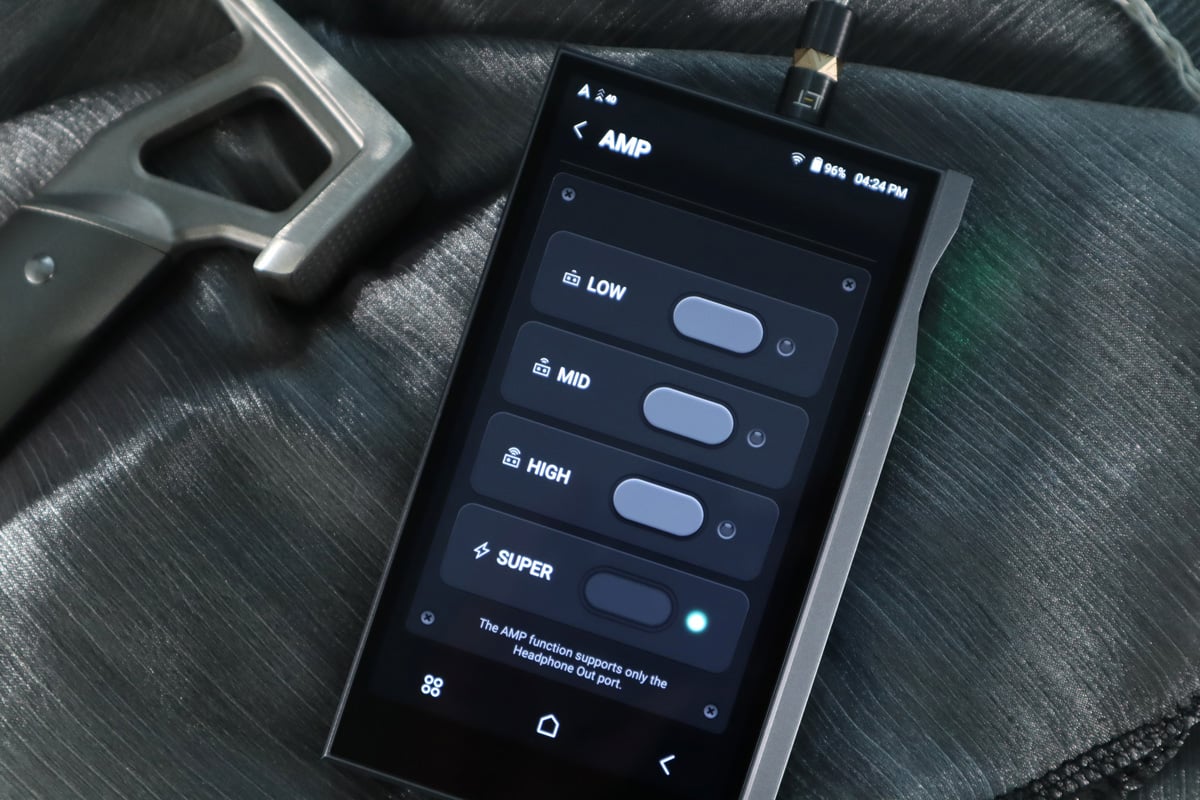 Astell&Kern 最新推出的「力王」KANN Ultra，是該系列的第 5 款產品，亦是品牌播放器中擁有最高的輸出功率。KANN Ultra 擁有 4 種增益模式，可提供⾼達 16Vrms 的桌⾯級 Hi-Fi 輸出和⾳效。