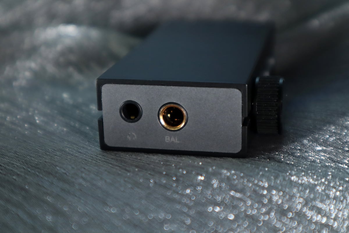Astell&Kern 最新推出的「力王」KANN Ultra，是該系列的第 5 款產品，亦是品牌播放器中擁有最高的輸出功率。KANN Ultra 擁有 4 種增益模式，可提供⾼達 16Vrms 的桌⾯級 Hi-Fi 輸出和⾳效。