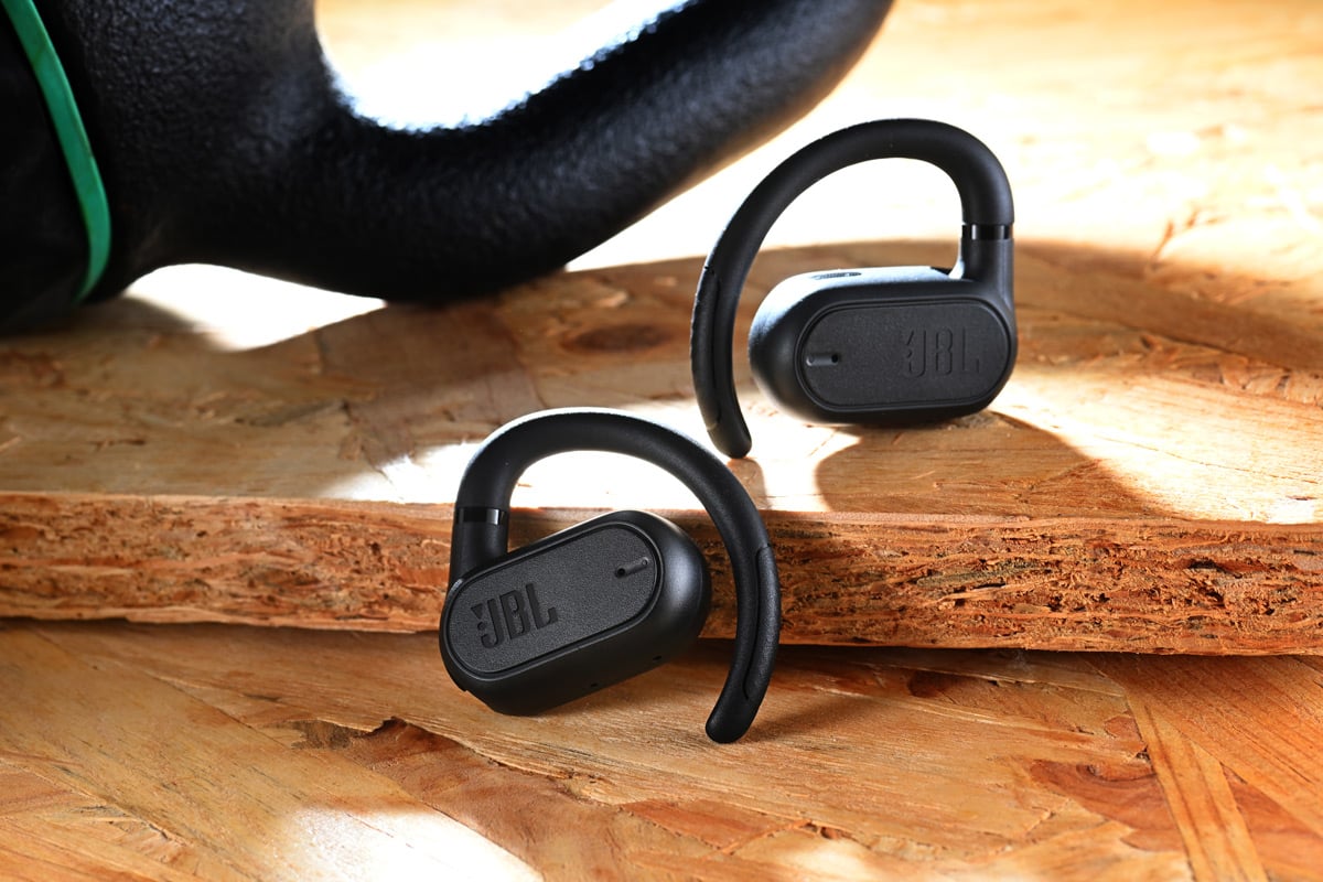【評測】JBL Soundgear Sense：不入耳式的戴感，入耳式的聽感