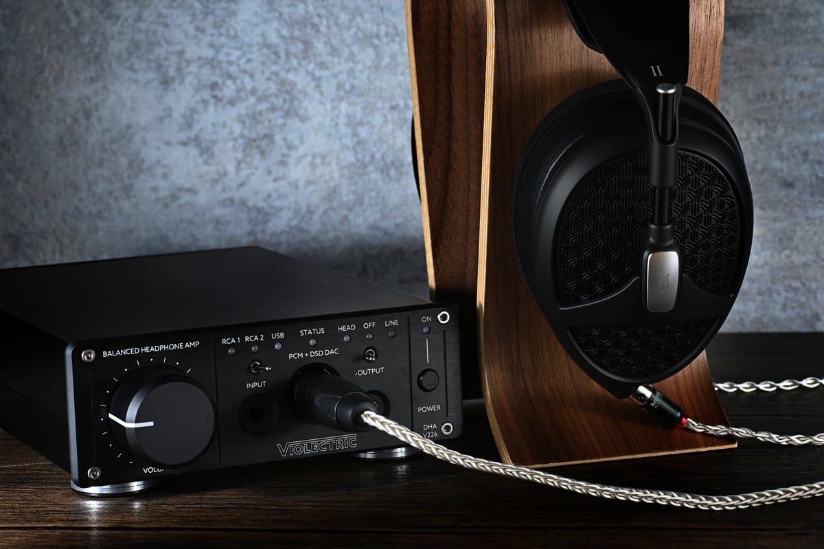 Meze Audio 於 2018 年誕生的 Empyrean 平板耳機，成功搶佔了高端 Head-Fi 市場，事隔多年，第二代作品 Empyrean II 正式推出，不僅在外觀上作出了變化，其混合式結構平板單元 MZ3 亦經過重新調聲，在音質上有大幅的改良。