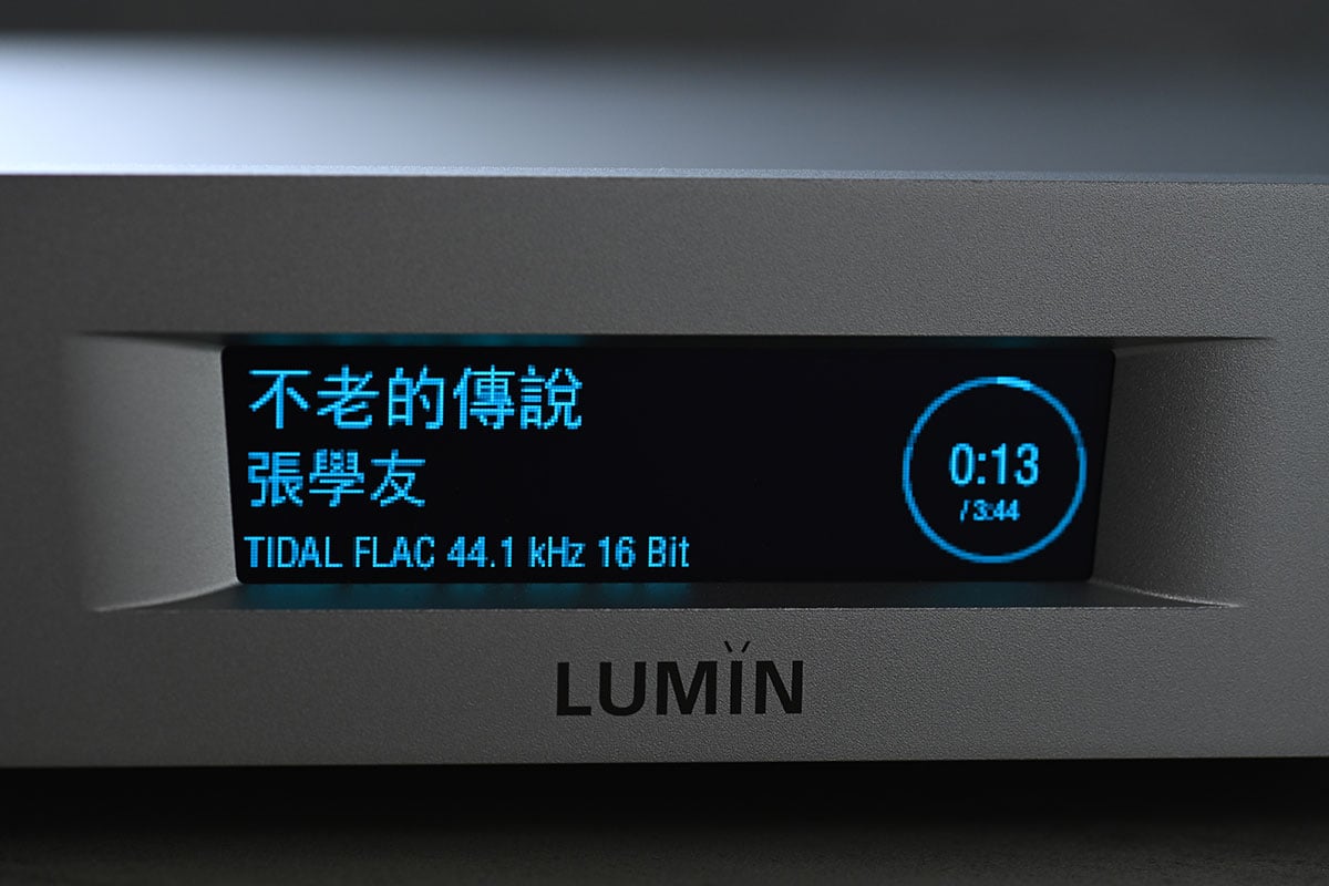 想認真聽串流音樂的用家，LUMIN 可算是最值得留意的品牌之一，一直以來推出的多款串流播放器都叫好叫座。之前帶來的高階系列 T3 開始轉用了最新的 CPU 處理器，而今次最新推出較入門的 D3 也獲得同樣的升級，加上由改進外殻，到內部解碼升級為 ES9028 Pro，由外到內都有相當大提升，配合LUMIN 出色的調聲，讓 D3 更加吸引。