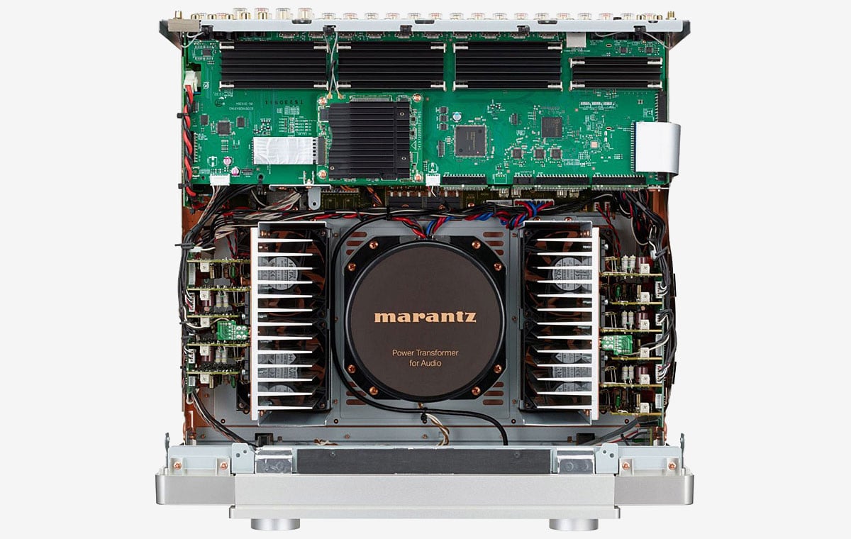 Marantz 繼中高階型號 CINEMA 40 以及旗艦前後級 AV 10、AMP 10 之後，等待已久的旗艦合併機 CINEMA 30 也終於正式登場。11.4 聲道輸出、支援 Dolby Atmos 以至 DTS:X Pro 等 3D 音效及 Dirac Live 調聲。作為自家頂級 AV 合併機旗艦，CINEMA 30 不止是簡單的聲道、功能增加，用料、設計上也有不少提升，而且聲效更相當有「電影感」！
