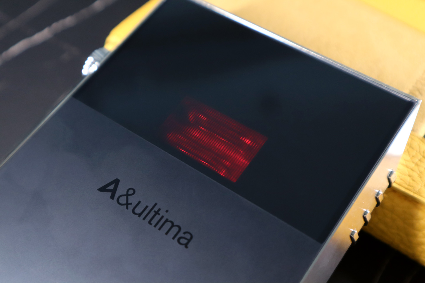 ECT 毅智科技代理的兩大品牌 Astell&Kern 和 FlipEars 最近紛紛推出新品，分別有 Astell&Kern 全新型號 A&ultima SP3000T 真空管播放器，以及與 Empire Ears 再度聯乘推出的 Novus 入耳式耳機。另有 FlipEars 最新升級之作 Aurora XXIV 和 Zurq XXIV，均換上全新動圈單元設計。