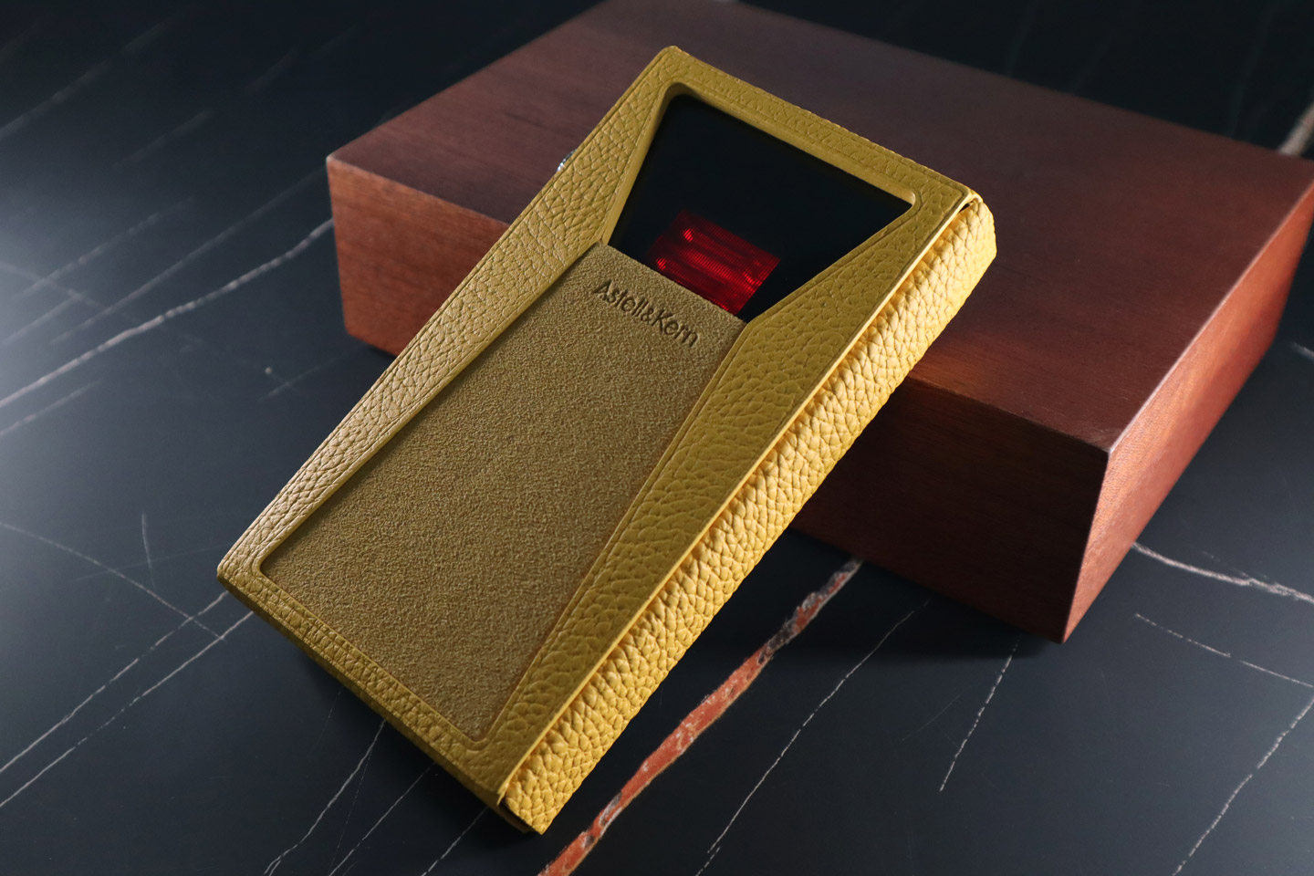 ECT 毅智科技代理的兩大品牌 Astell&Kern 和 FlipEars 最近紛紛推出新品，分別有 Astell&Kern 全新型號 A&ultima SP3000T 真空管播放器，以及與 Empire Ears 再度聯乘推出的 Novus 入耳式耳機。另有 FlipEars 最新升級之作 Aurora XXIV 和 Zurq XXIV，均換上全新動圈單元設計。
