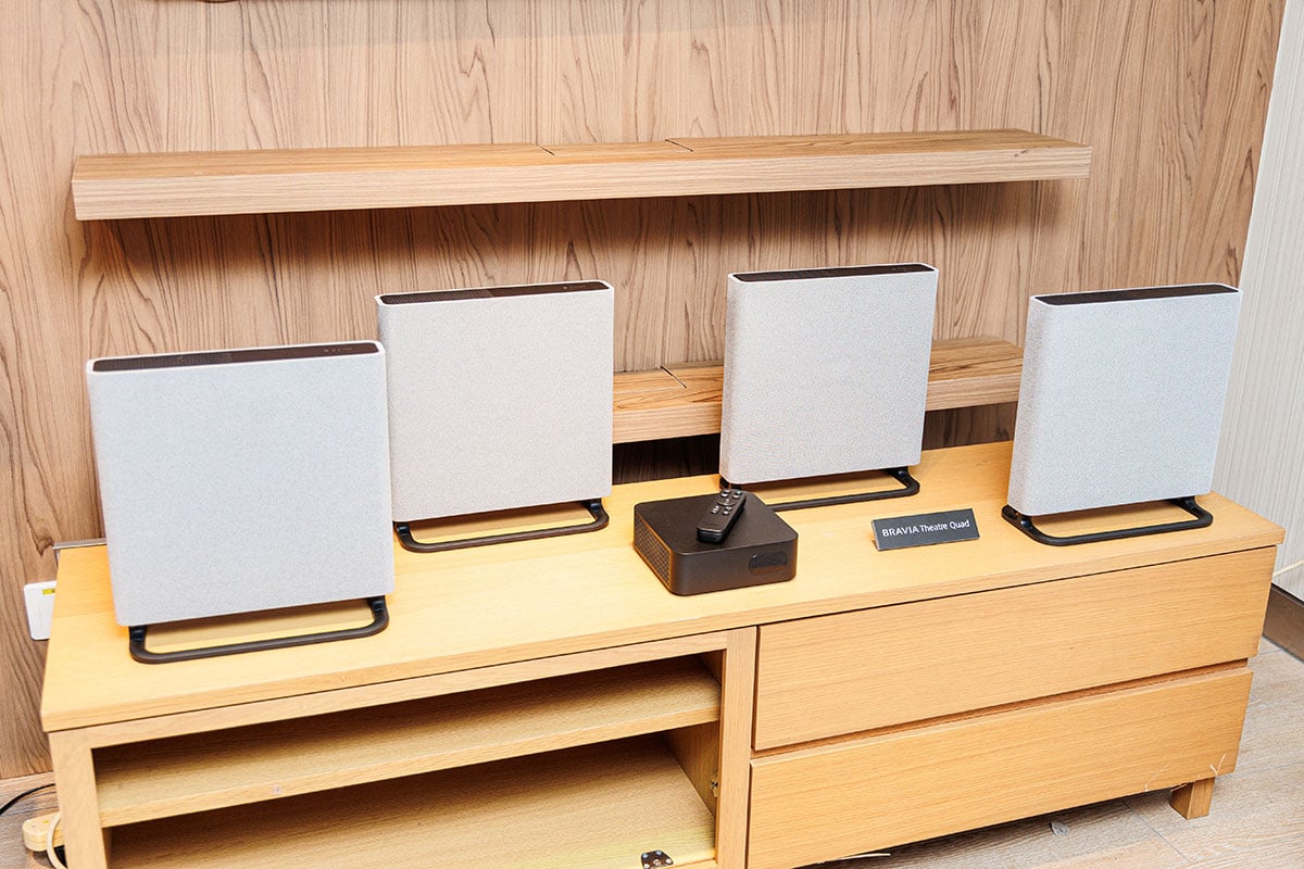 Sony 今年新系列的 BRAVIA 電視以及 Soundbar 剛剛在香港正式推出，部分售價也正式公佈。以「Cinema is Coming Home」作為主題，透過各種增強視覺、聽覺體驗的技術，為用戶帶來更強的影院級觀賞體驗。今次新機採用了全新的命名方式，包括旗艦 Mini LED 電視 BRAVIA 9 系列、OLED 電視 BRAVIA 8 系列、中階 Mini LED 電視 BRAVIA 7 系列以及入門 LED 電視 BRAVIA 3 系列，由當中 BRAVIA 9 由即日起至 7 月 1 日接受預訂，Soundbar 系列也陸續開始發售。