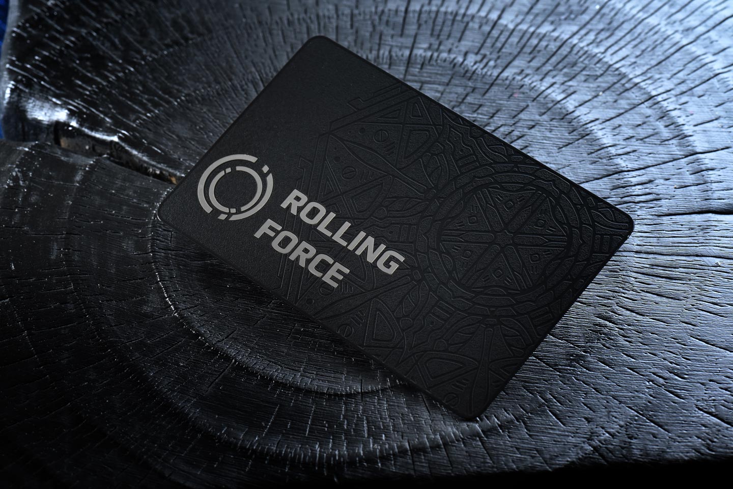 香港品牌 Rolling Force 繼早前的入門級 Suika 和中階 Diamond 之後，推出全新超旗艦級線材 Cosmos，亦是品牌首款萬元級別的作品。主芯選用上金銀鉑合金作導體，以 Litz Type 2 同軸正反絞合結構，再加上單層螺旋紋屏蔽技術，成造出一條百搭又美觀的超旗艦級線材。