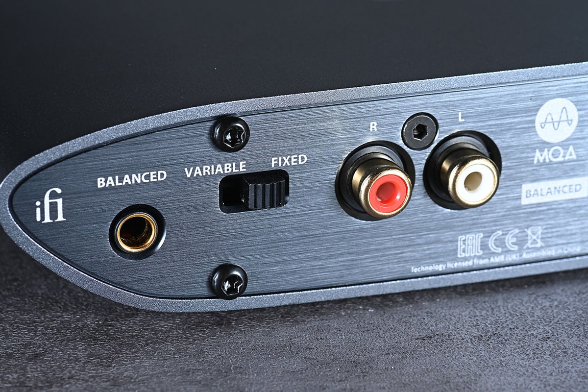 ZEN DAC 系列是 iFi 廣受好評而且有大量獎項肯定的解碼耳擴系列，包括連續 4 年被《What Hi-Fi?》評為「200 英鎊以下最佳 DAC」。今次最新推出的 ZEN DAC 3 就一口氣將 Hi-Res 支援規格加倍至高達 PCM 32bit/768kHz、DSD512，也繼續支援 MQA 解碼，改用了 USB-C 讓連接更方便，深灰色的全新外形也更專業。