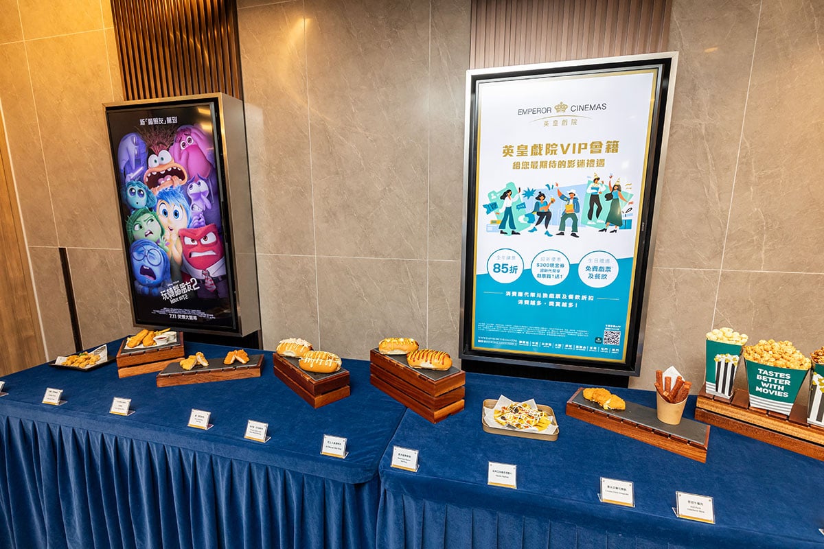 自從有了南港島線，東鐵線又可以過海，到黃竹坑、海洋公園等地方的確方便了很多。社區人流增加，也迎來了不少改變，譬如黃竹坑地鐵上蓋就開設了大型商場 THE SOUTHSIDE，上年尾已經開始試業。THE SOUTHSIDE 將於明天（6 月 21 日）正式開幕，當中英皇戲院 Plus+ 也會在同日開業，港島區的朋友行街、睇戲又多一個新選擇。