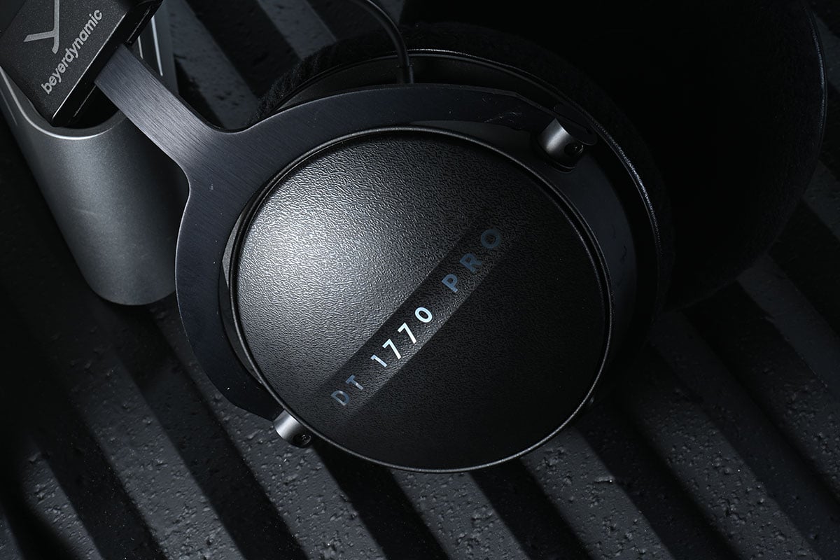Beyerdynamic 的 DT 系列監聽耳機一向都極受專業錄音室和音樂製作人喜愛，1770 PRO、DT 1990 PRO 更可算是最經典的兩款型號。而最近隨著自家 Stellar.45 新一代動圈單元的推出，今次兩款經典型號都獲得升級，推出第二代的 DT 1770 PRO MKII 和 DT 1990 PRO MKII，究竟表現如何，和前作比較又有哪些提升？