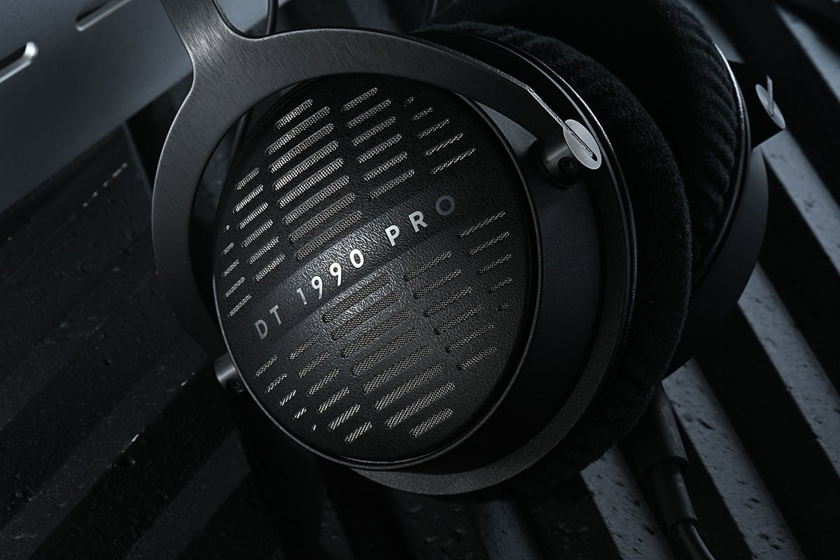 Beyerdynamic 的 DT 系列監聽耳機一向都極受專業錄音室和音樂製作人喜愛，1770 PRO、DT 1990 PRO 更可算是最經典的兩款型號。而最近隨著自家 Stellar.45 新一代動圈單元的推出，今次兩款經典型號都獲得升級，推出第二代的 DT 1770 PRO MKII 和 DT 1990 PRO MKII，究竟表現如何，和前作比較又有哪些提升？