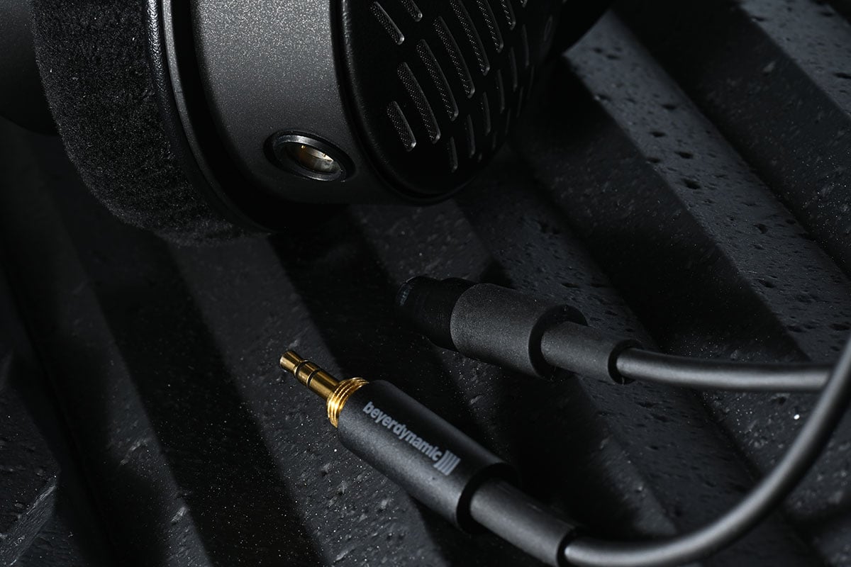 Beyerdynamic 的 DT 系列監聽耳機一向都極受專業錄音室和音樂製作人喜愛，1770 PRO、DT 1990 PRO 更可算是最經典的兩款型號。而最近隨著自家 Stellar.45 新一代動圈單元的推出，今次兩款經典型號都獲得升級，推出第二代的 DT 1770 PRO MKII 和 DT 1990 PRO MKII，究竟表現如何，和前作比較又有哪些提升？