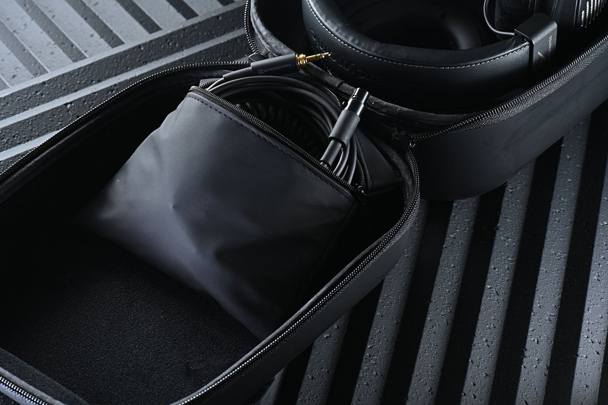 Beyerdynamic 的 DT 系列監聽耳機一向都極受專業錄音室和音樂製作人喜愛，1770 PRO、DT 1990 PRO 更可算是最經典的兩款型號。而最近隨著自家 Stellar.45 新一代動圈單元的推出，今次兩款經典型號都獲得升級，推出第二代的 DT 1770 PRO MKII 和 DT 1990 PRO MKII，究竟表現如何，和前作比較又有哪些提升？