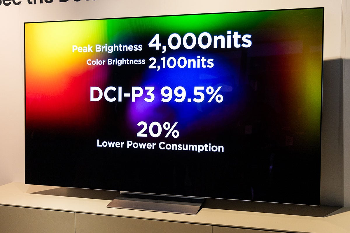 LG 最新在香港公佈了 2025 新一代 OLED evo AI TV G5、M5 系列，採用了第四代 OLED 面板，帶來更高亮度和更佳畫質，同時引入更豐富的 AI 功能和全新 AI Magic Remote，無論搜尋影片內容抑或設定電視都更方便。同時推出的還有同樣畫質和 AI 功能升級的 QNED evo AI 電視系列，以及小巧型格的 4K 投影機 CineBeam Q。