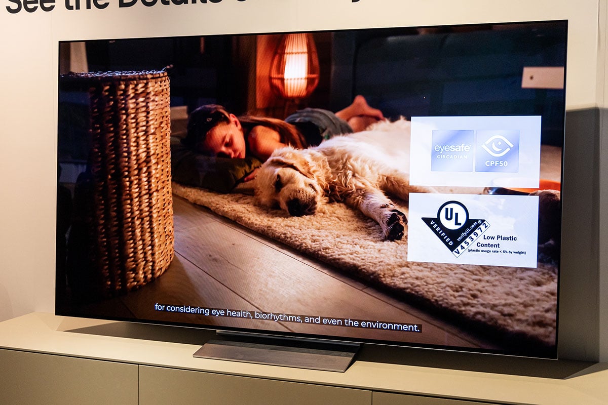 LG 最新在香港公佈了 2025 新一代 OLED evo AI TV G5、M5 系列，採用了第四代 OLED 面板，帶來更高亮度和更佳畫質，同時引入更豐富的 AI 功能和全新 AI Magic Remote，無論搜尋影片內容抑或設定電視都更方便。同時推出的還有同樣畫質和 AI 功能升級的 QNED evo AI 電視系列，以及小巧型格的 4K 投影機 CineBeam Q。