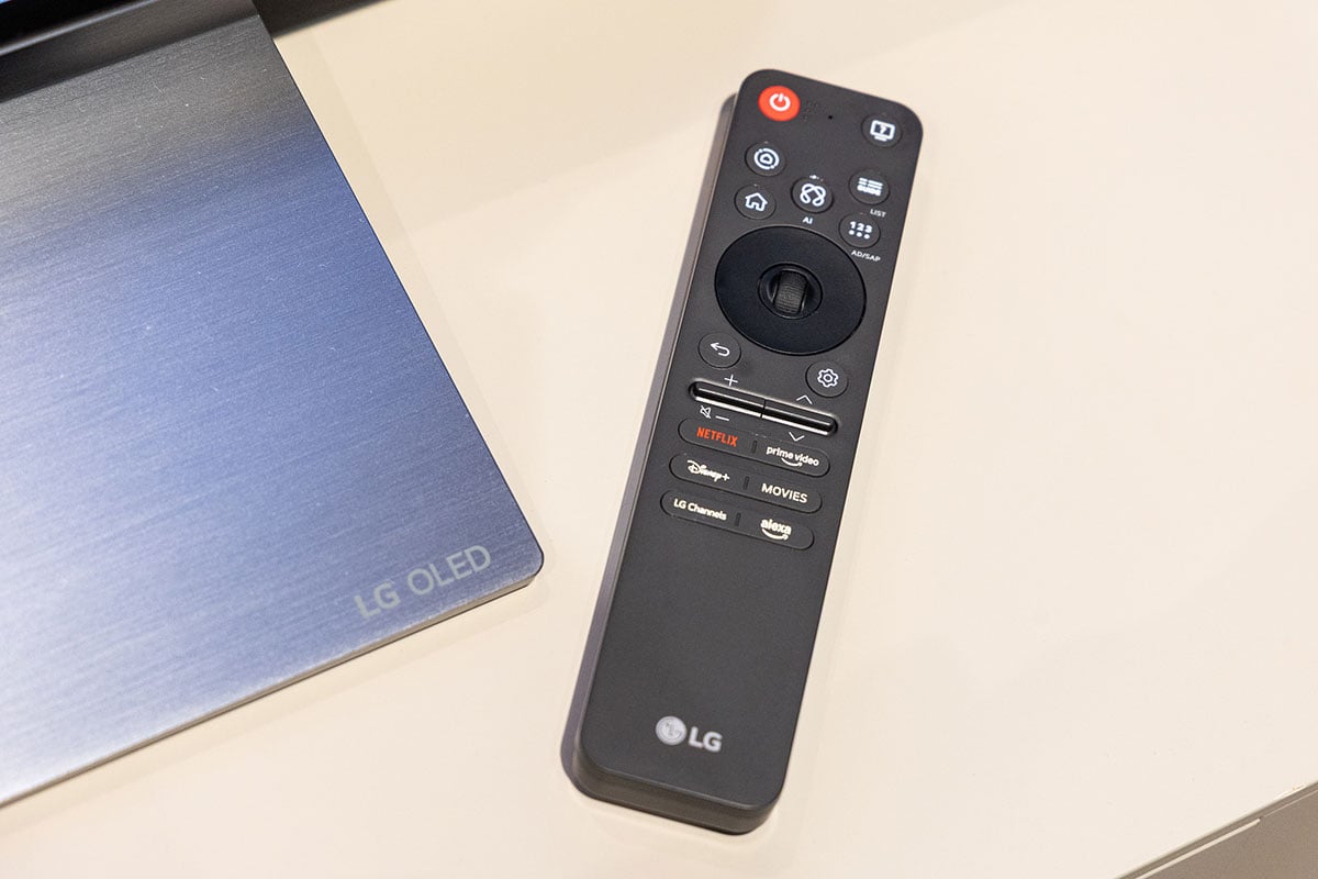 LG 最新在香港公佈了 2025 新一代 OLED evo AI TV G5、M5 系列，採用了第四代 OLED 面板，帶來更高亮度和更佳畫質，同時引入更豐富的 AI 功能和全新 AI Magic Remote，無論搜尋影片內容抑或設定電視都更方便。同時推出的還有同樣畫質和 AI 功能升級的 QNED evo AI 電視系列，以及小巧型格的 4K 投影機 CineBeam Q。